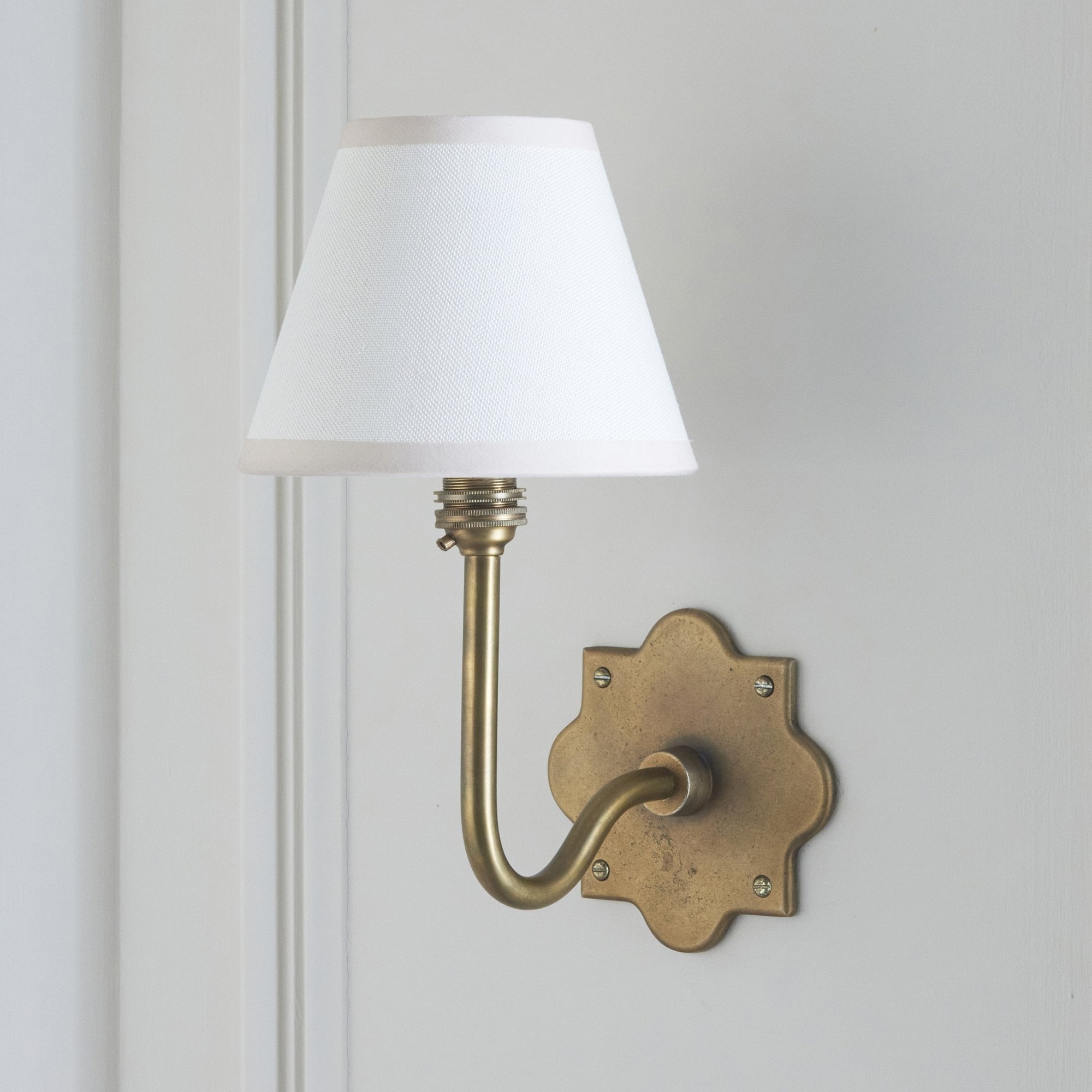 113708 Anvil Swan & Ivy 16cm Wall Light Antique Brass & Vintage White Fabric