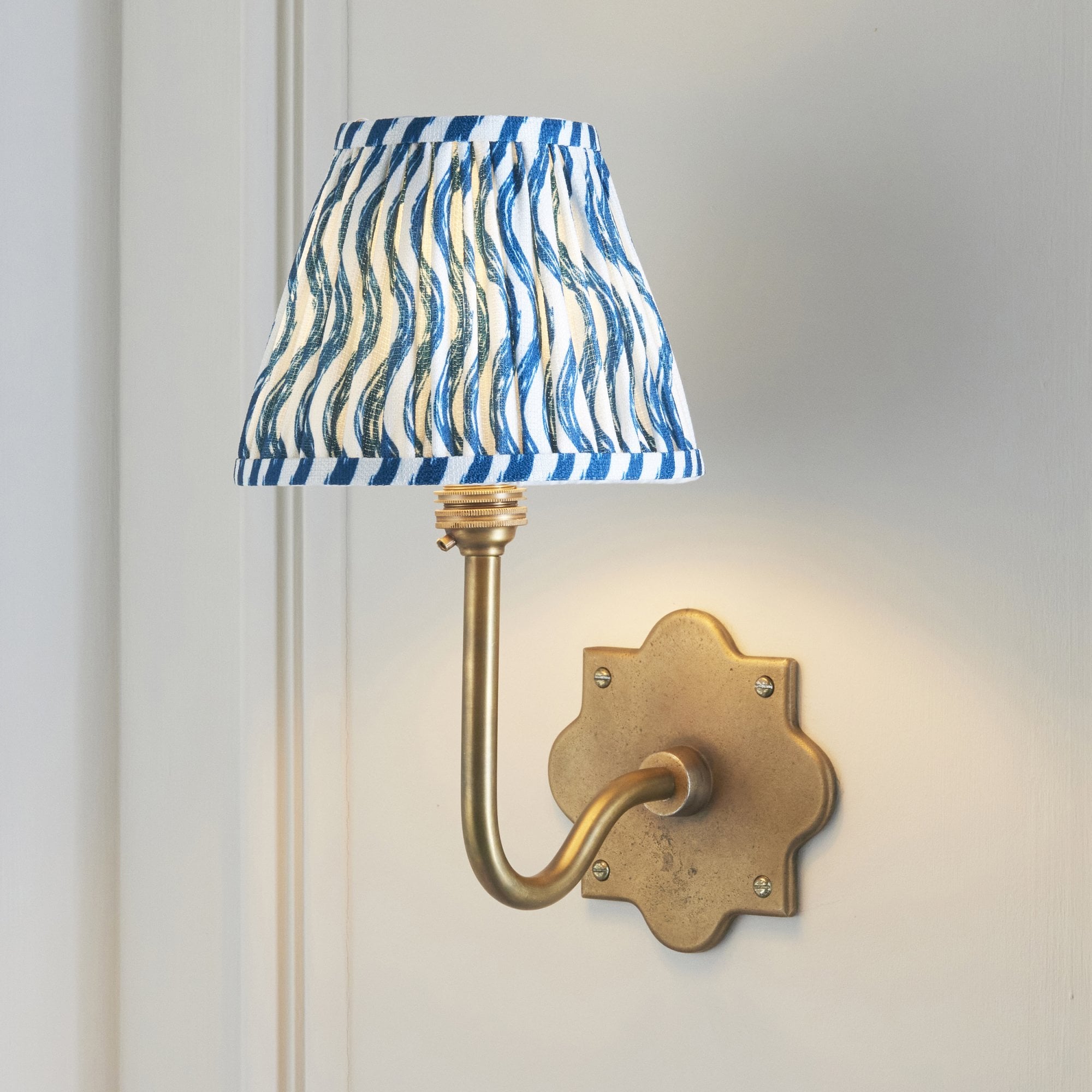 113732 Anvil Swan & Ripple 16cm Wall Light Antique Brass & Marlin Blue Fabric