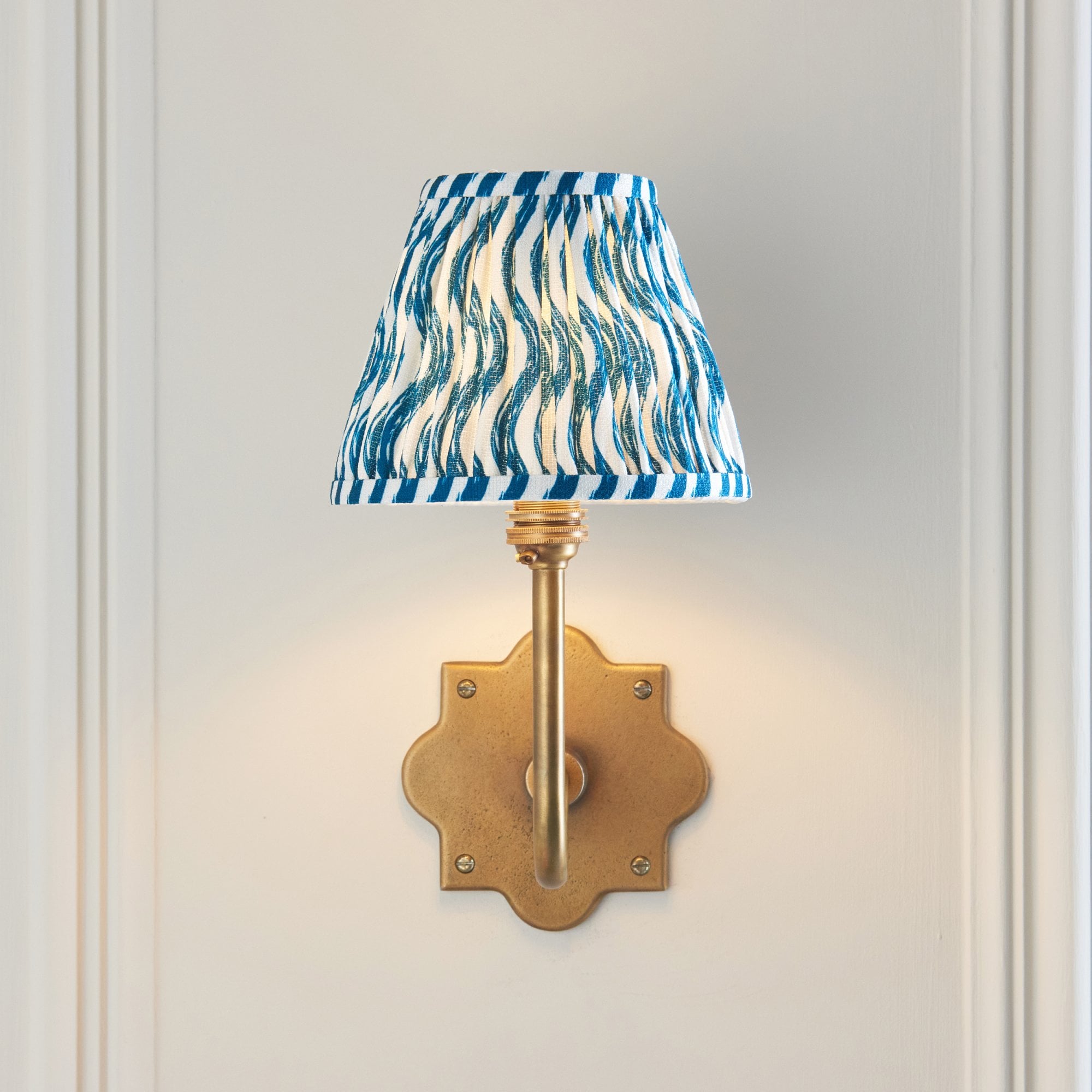 113732 Anvil Swan & Ripple 16cm Wall Light Antique Brass & Marlin Blue Fabric