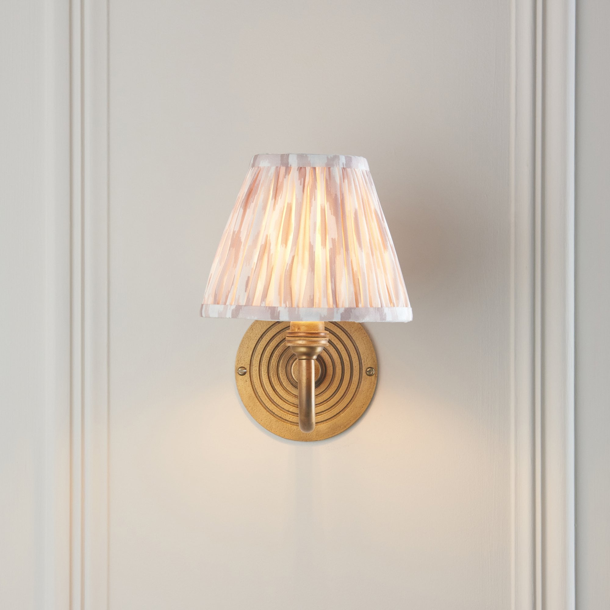 114102 Ripple Curve & Ikat 16cm Wall Light Antique Brass & Neutral Print Fabric