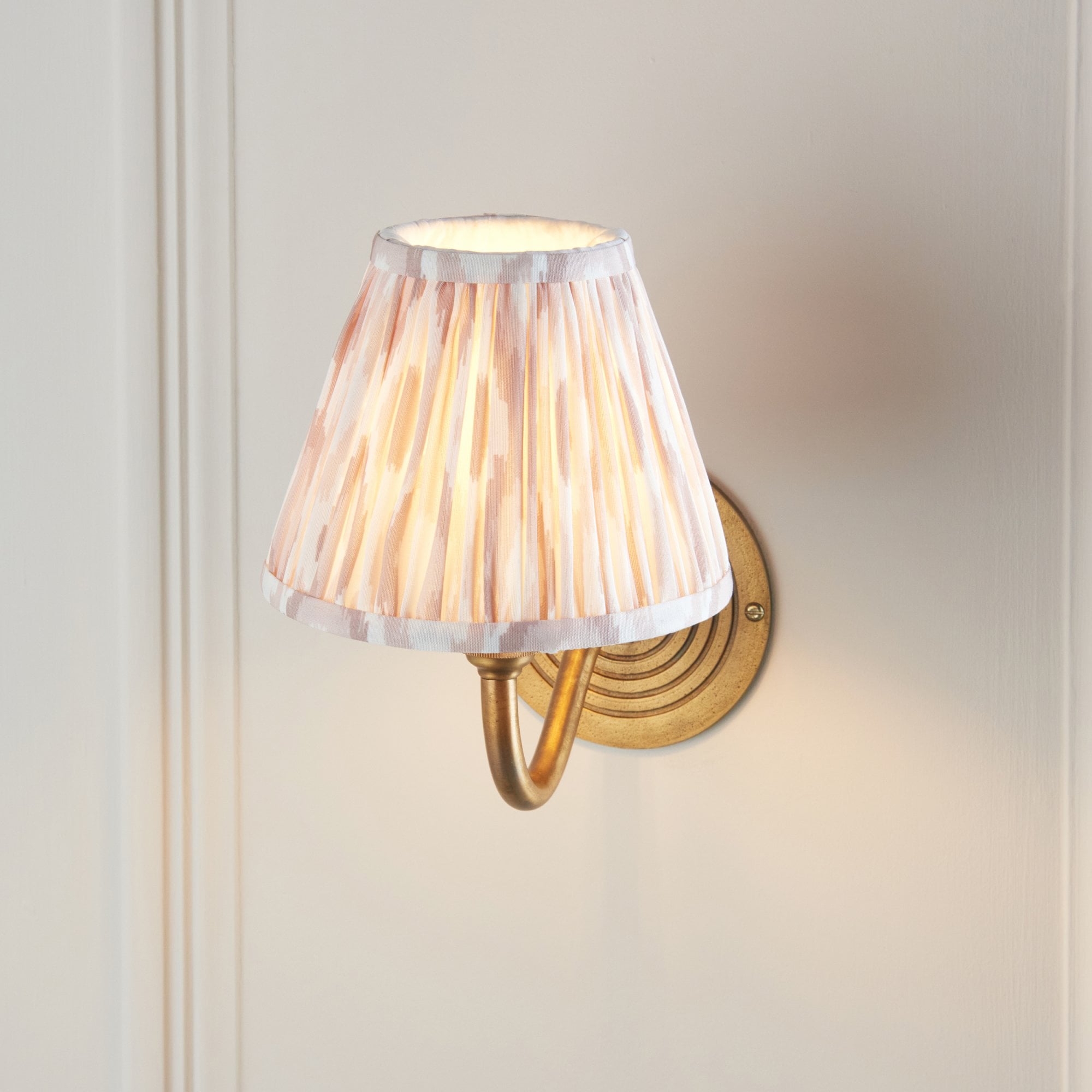 114102 Ripple Curve & Ikat 16cm Wall Light Antique Brass & Neutral Print Fabric