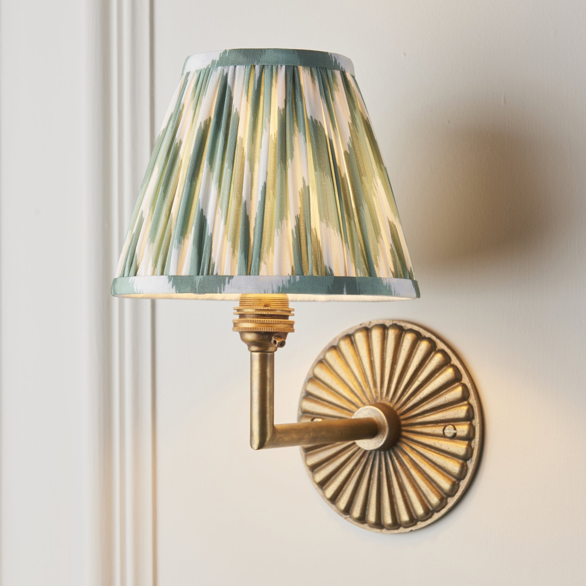 115324 Dahlia Angle & Zigzag 16cm Wall Light Antique Brass & Cotswold Green Fabric