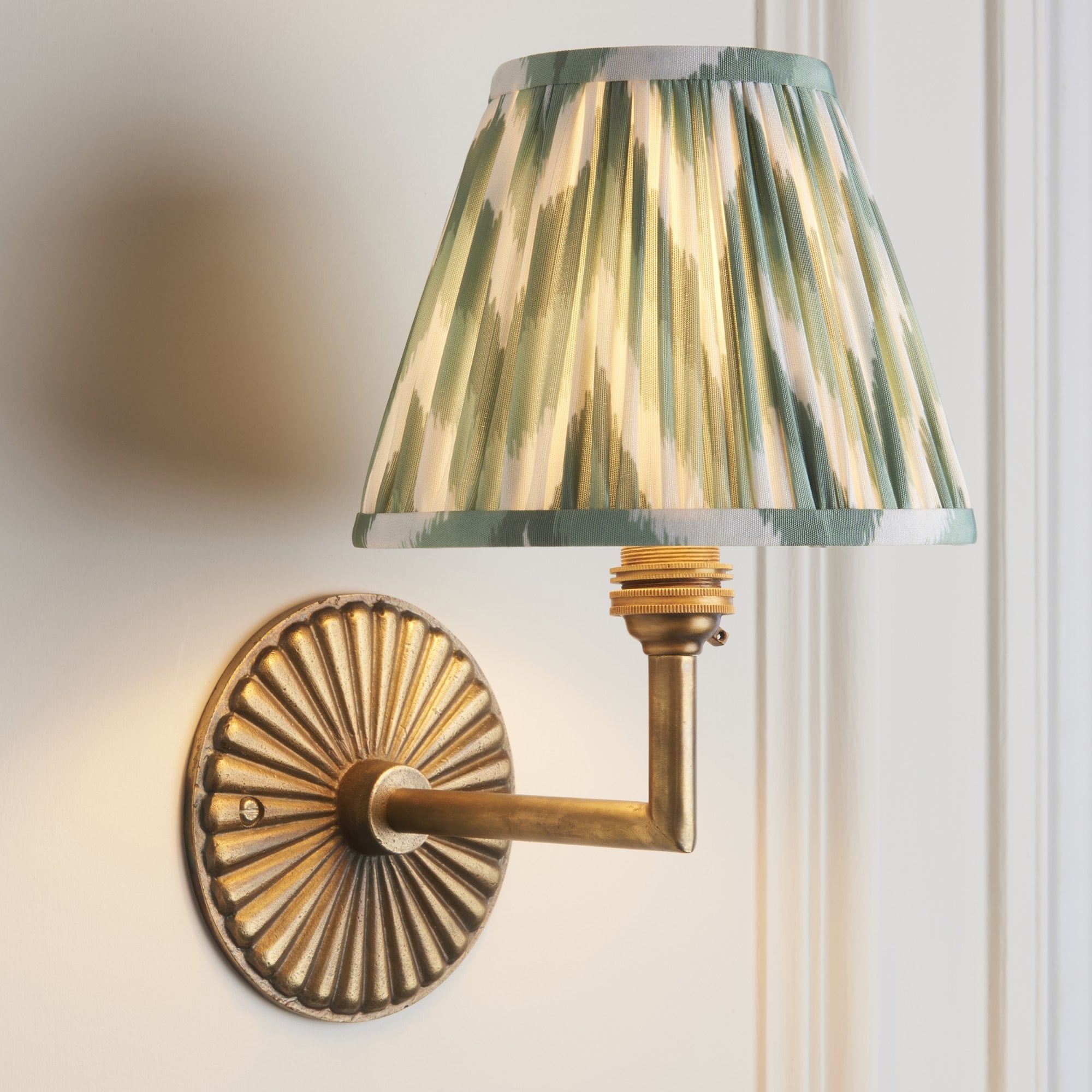 115324 Dahlia Angle & Zigzag 16cm Wall Light Antique Brass & Cotswold Green Fabric