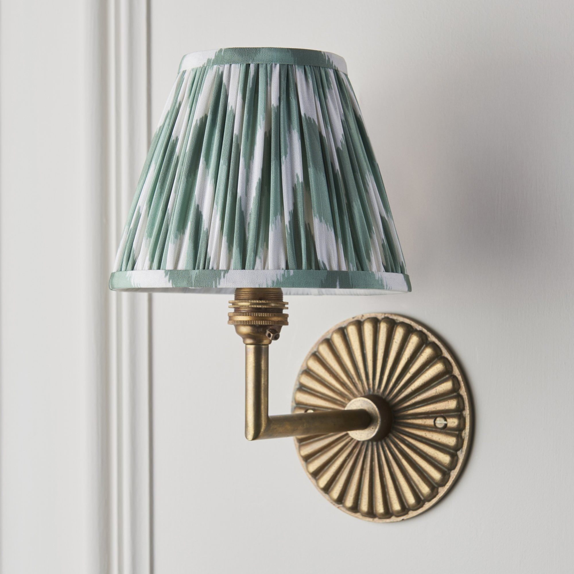 115324 Dahlia Angle & Zigzag 16cm Wall Light Antique Brass & Cotswold Green Fabric
