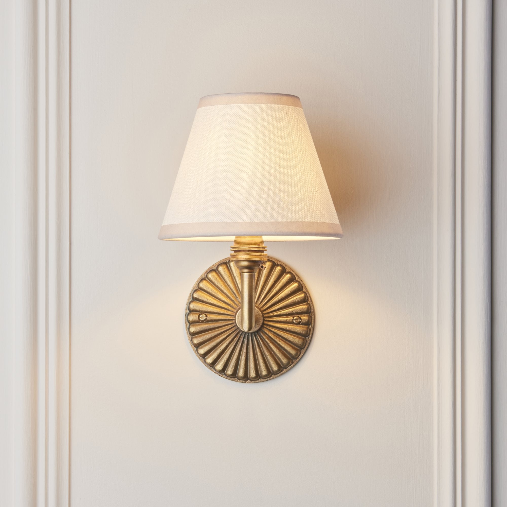 115329 Dahlia Angle & Ivy 16cm Wall Light Antique Brass & Vintage White Fabric