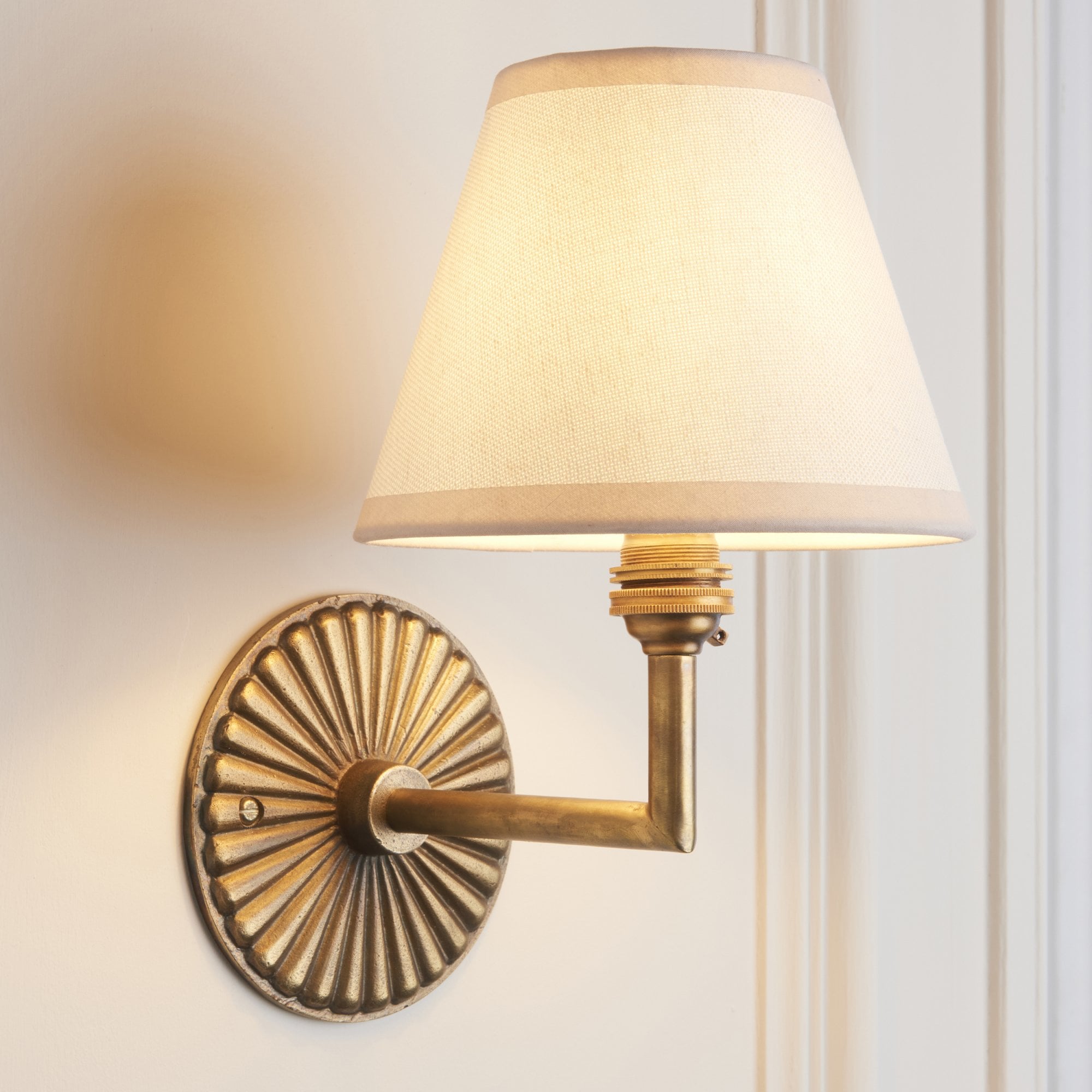 115329 Dahlia Angle & Ivy 16cm Wall Light Antique Brass & Vintage White Fabric