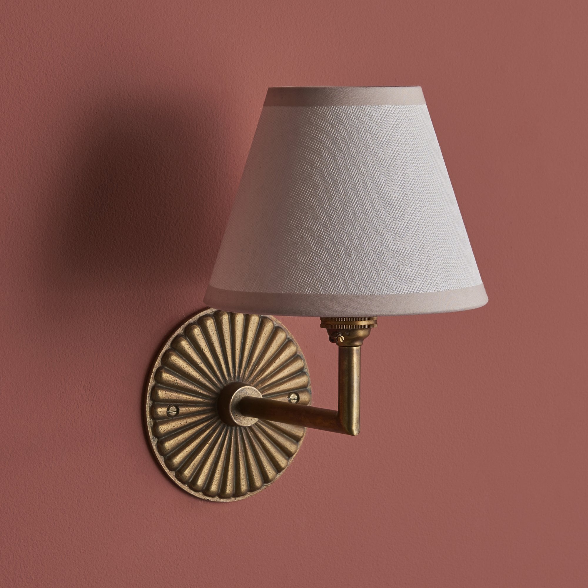 115329 Dahlia Angle & Ivy 16cm Wall Light Antique Brass & Vintage White Fabric