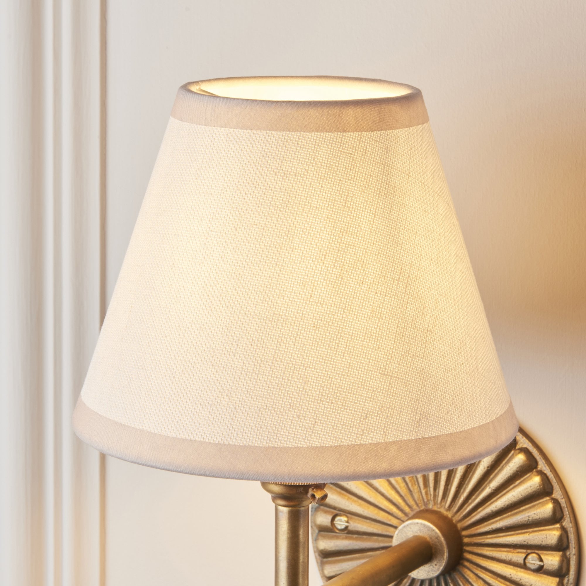 115329 Dahlia Angle & Ivy 16cm Wall Light Antique Brass & Vintage White Fabric