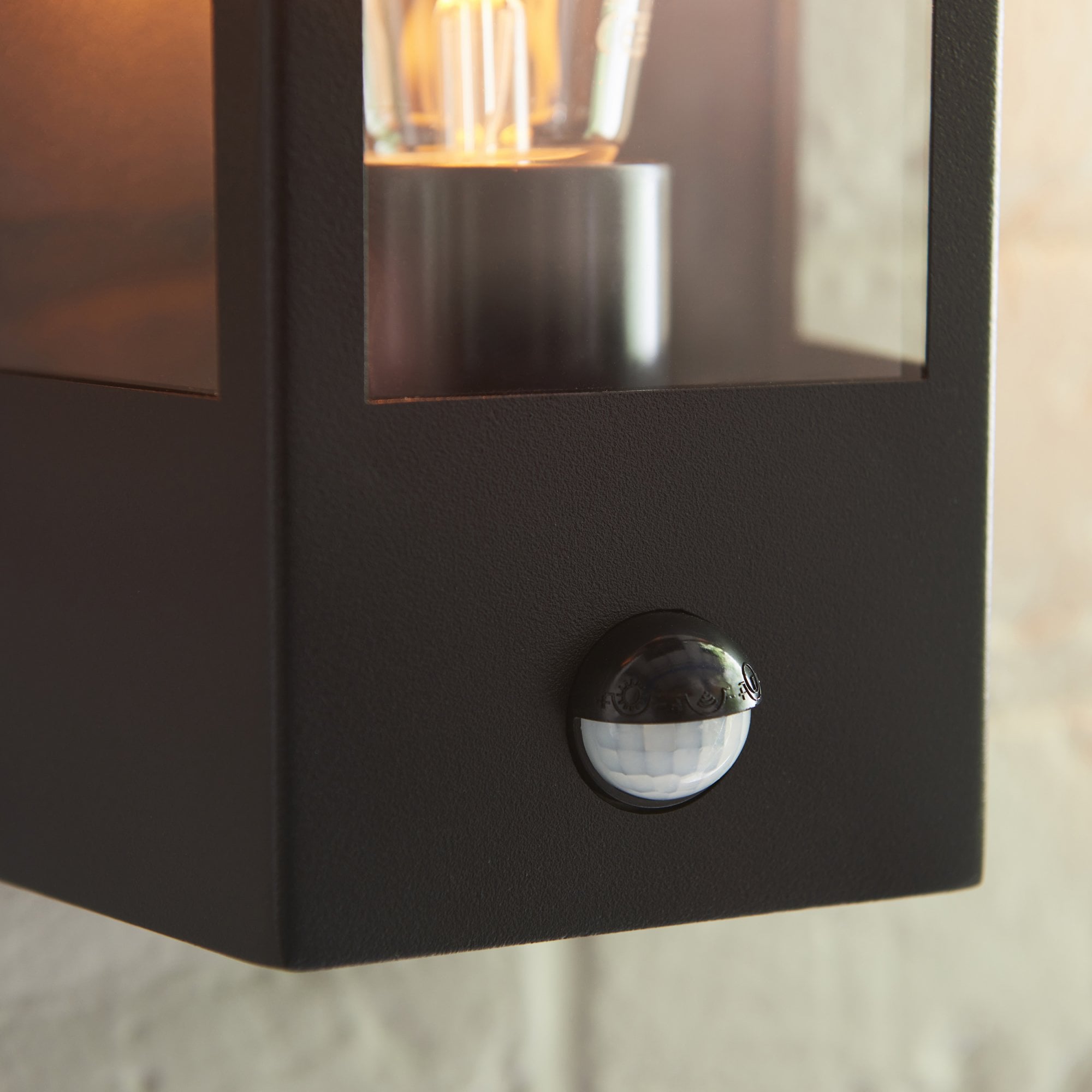 120552 Huntington Outdoor Pir Wall Light Matt Black & Clear Glass