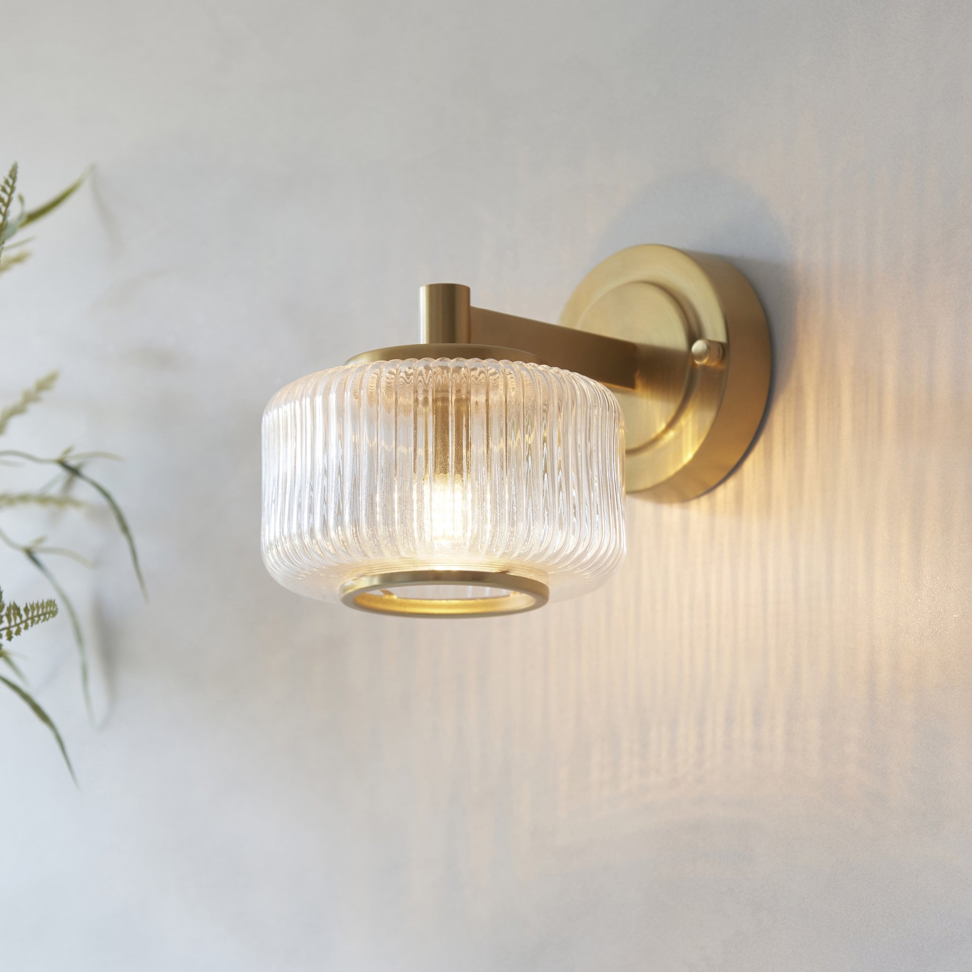 120633 Stamford Wall Light Brushed Aged Brass Plate & Clear Ribbed Glass