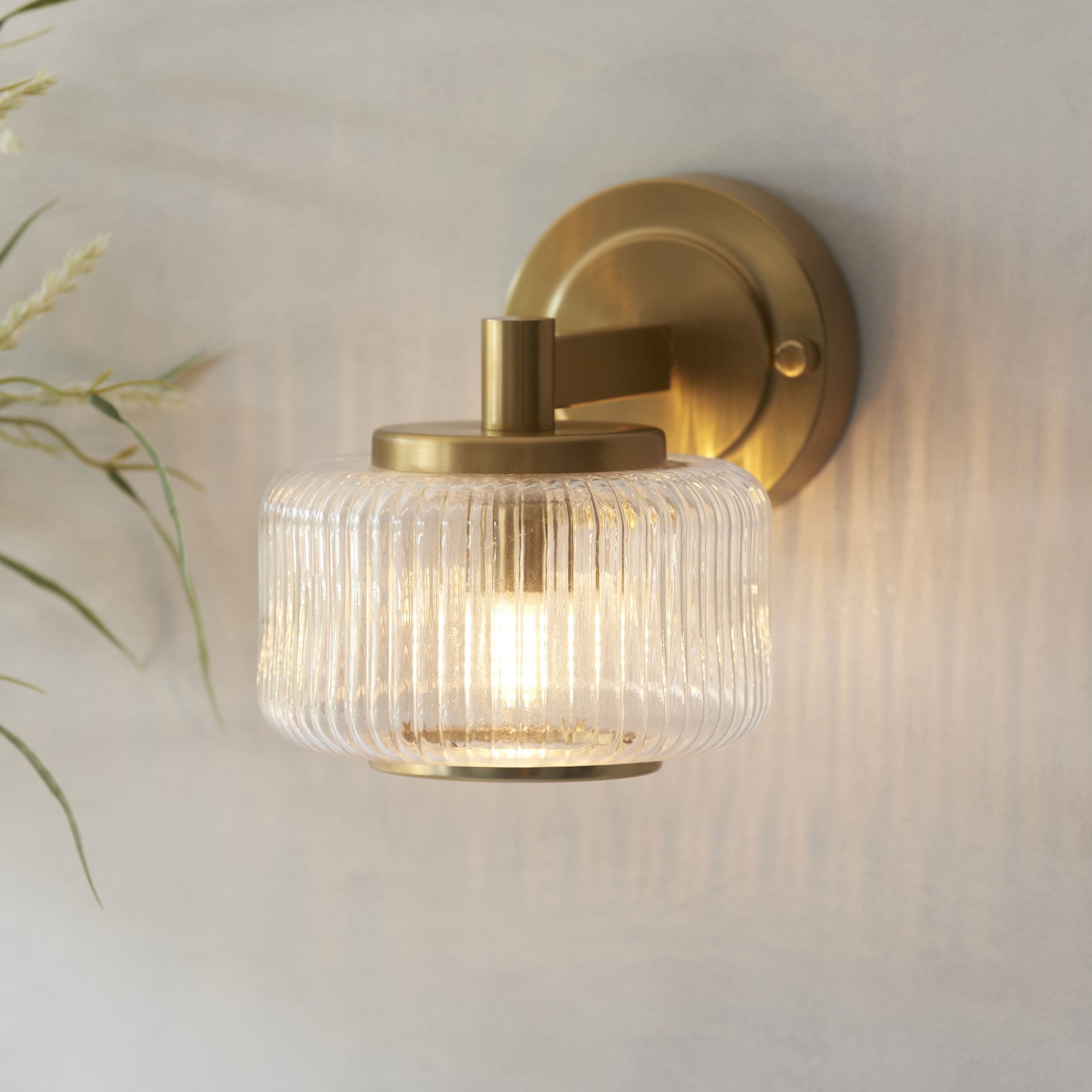 120633 Stamford Wall Light Brushed Aged Brass Plate & Clear Ribbed Glass