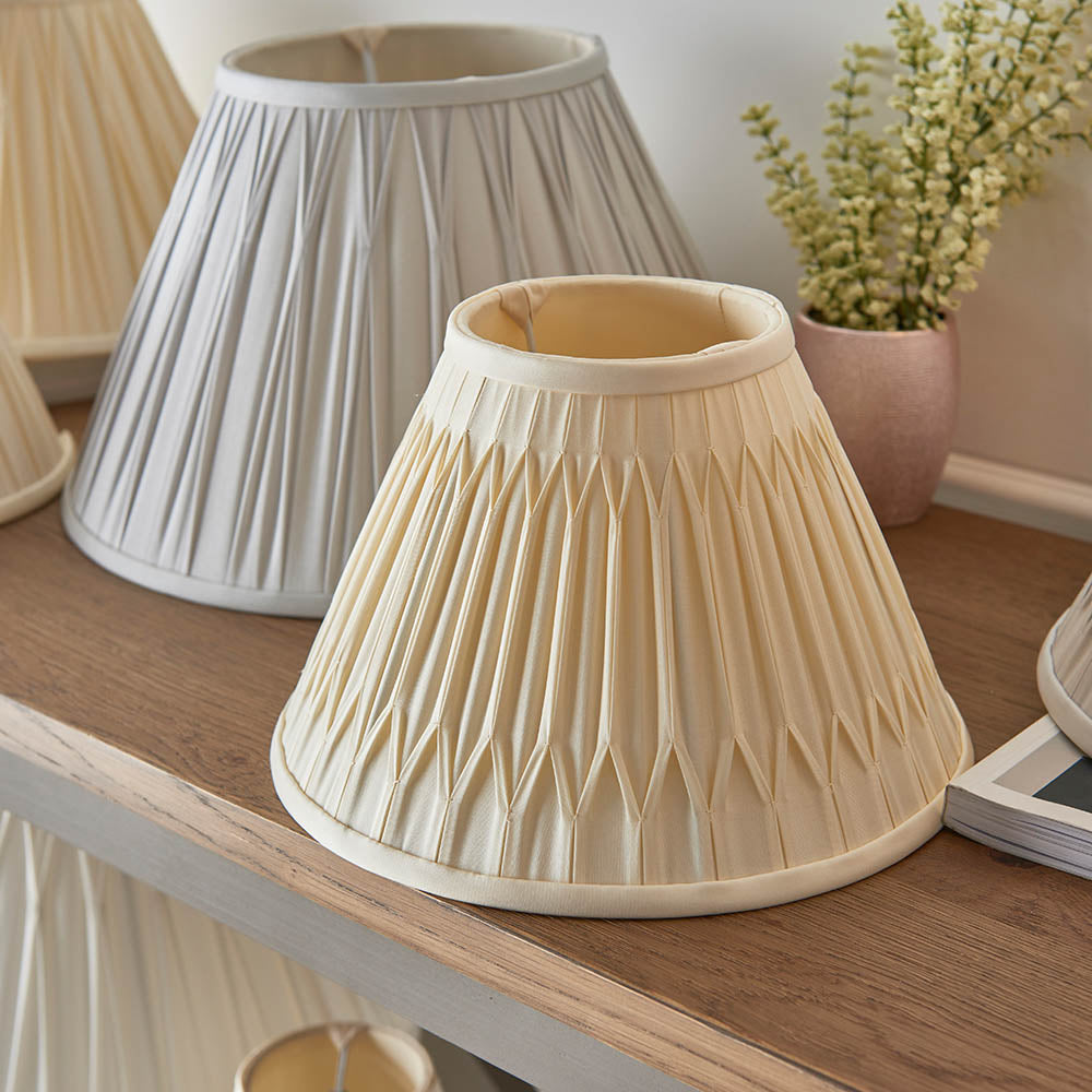 94355 Chatsworth 25cm Double Pinch Ivory Shade (S)