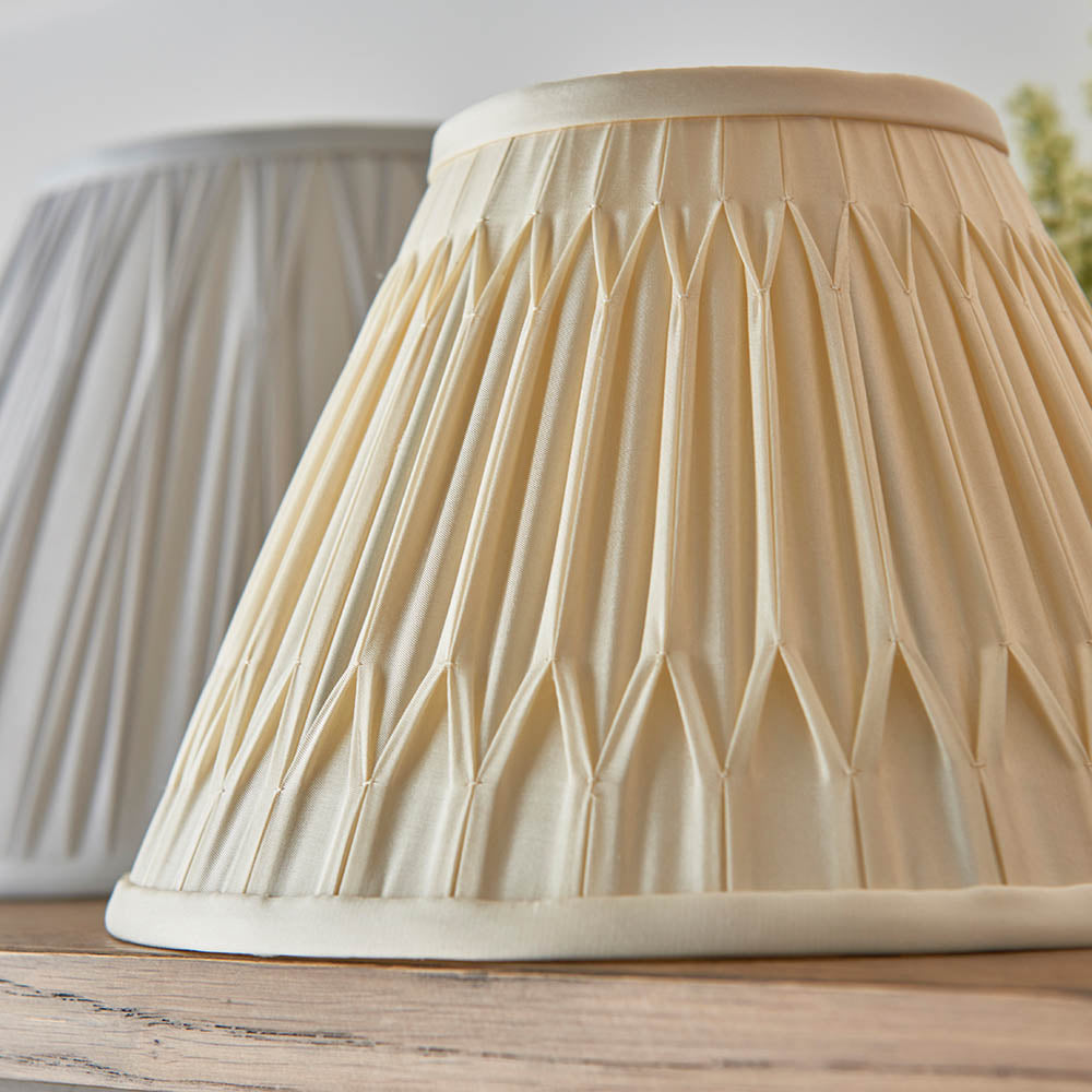 94355 Chatsworth 25cm Double Pinch Ivory Shade (S)
