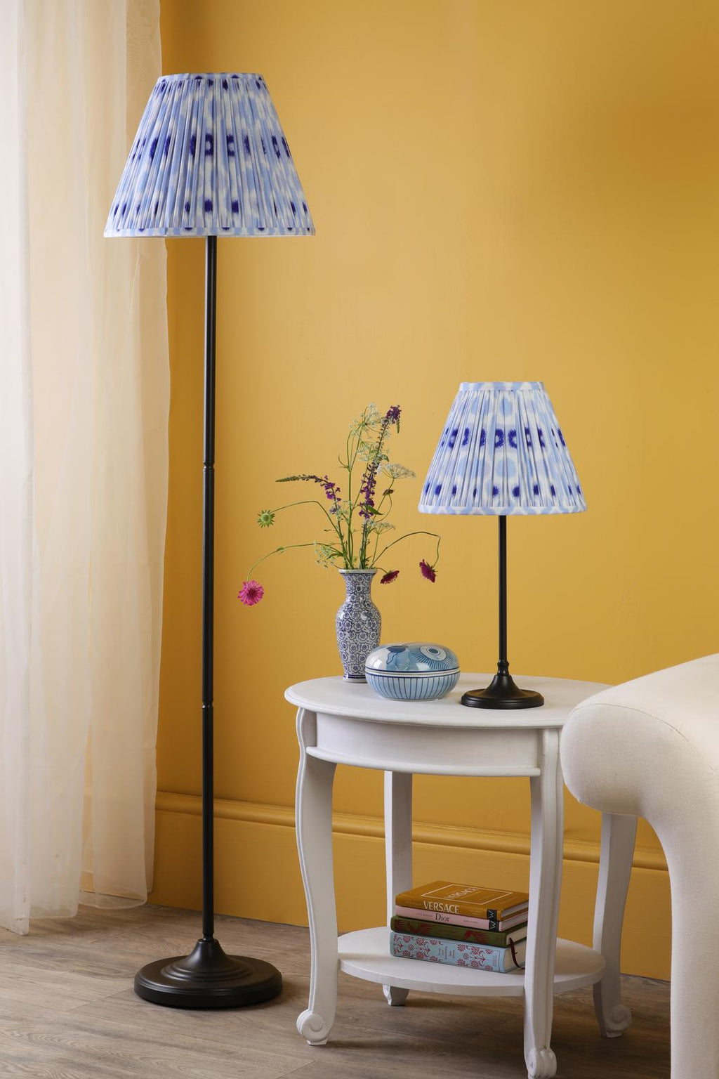PAD4222-IKA1023 Padme Table Lamp Matt Black With Shade