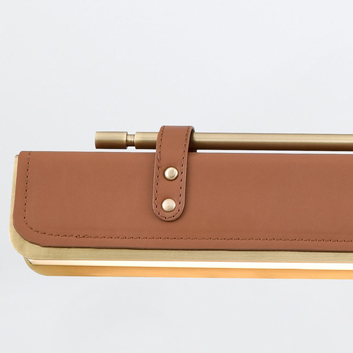 QN-VALISE-LP80-VBS-CL Valise LED Linear Pendant Vintage Brass/Cognac Leather