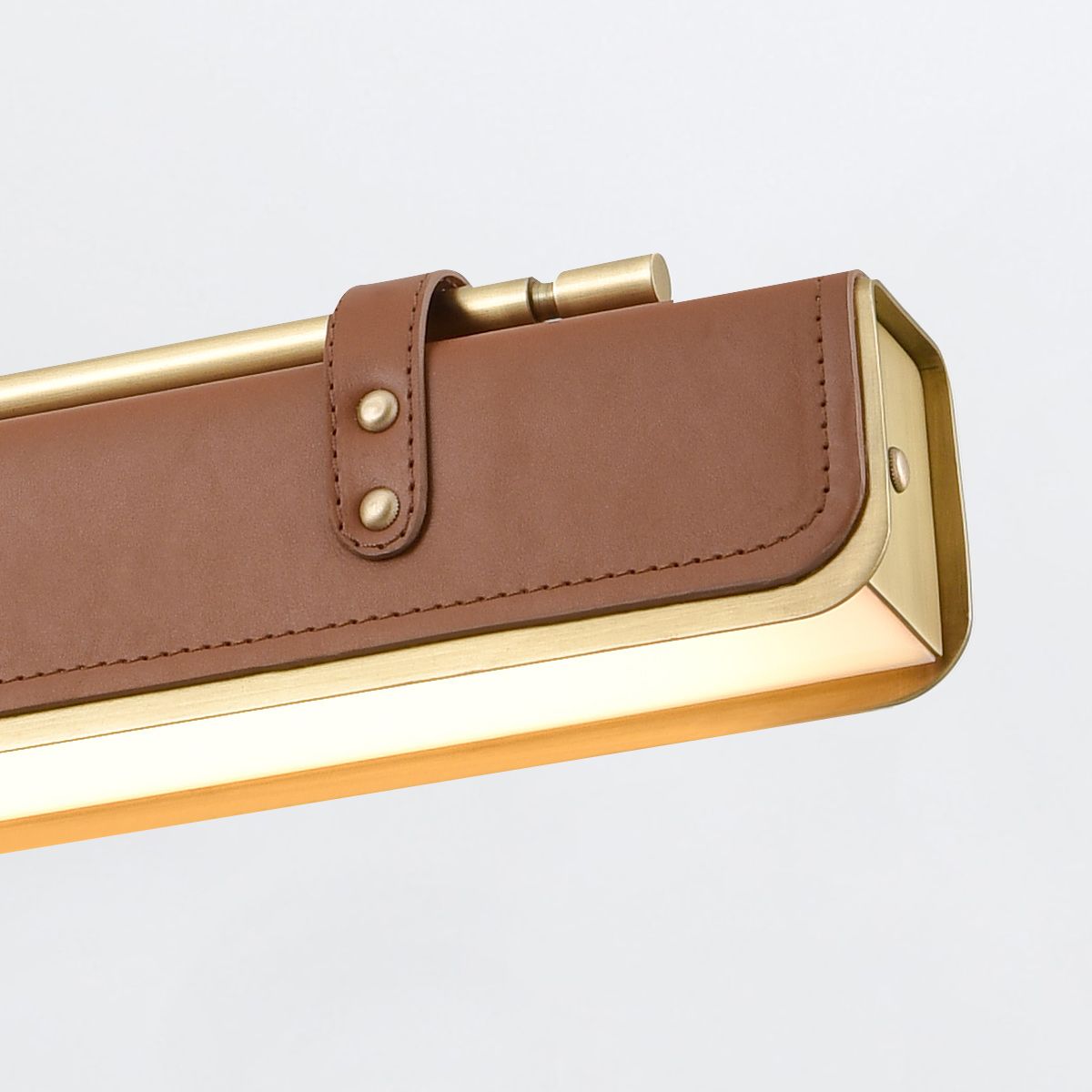 QN-VALISE-LP80-VBS-CL Valise LED Linear Pendant Vintage Brass/Cognac Leather