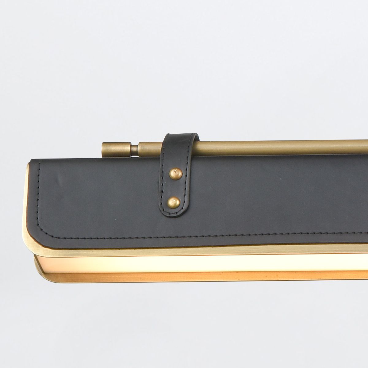 QN-VALISE-LP80-VBS-TL Valise LED Linear Pendant Vintage Brass/Tuxedo Leather