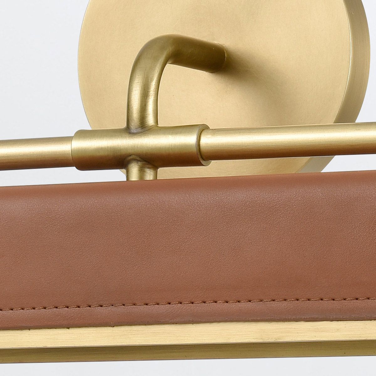 QN-VALISE-W-VBS-CL Valise LED Wall Light Vintage Brass/Cognac Leather